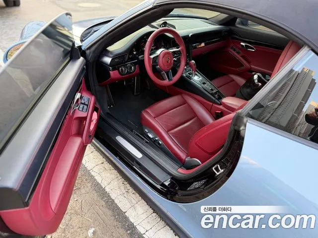 Porsche 911 2018 thumb 4