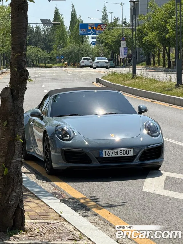 Porsche 911 2018 thumb 6