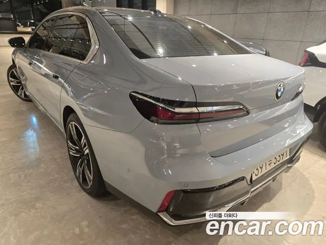 BMW 7-Series 2023 thumb 2