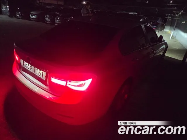 BMW 3-Series 2018 thumb 2