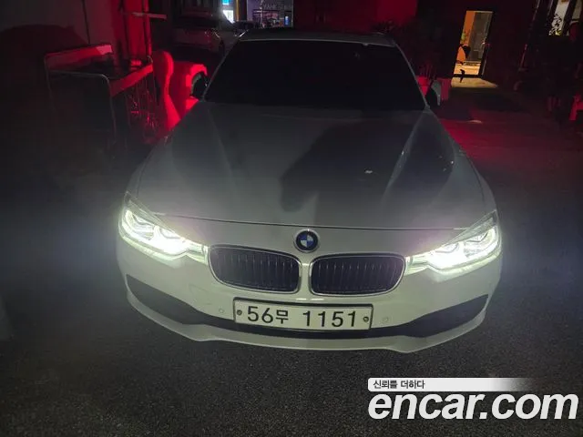 BMW 3-Series 2018 thumb 3