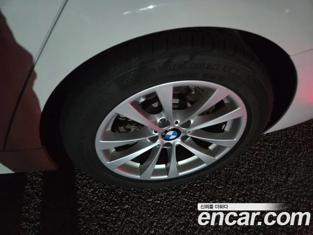 BMW 3-Series 2018 thumb 5