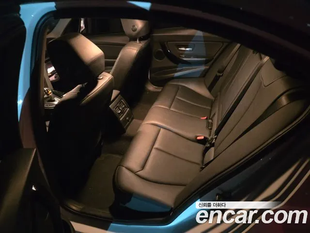 BMW 3-Series 2018 thumb 6