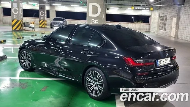 BMW 3-Series 2021 thumb 3