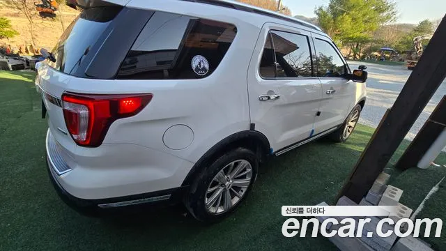 Ford Explorer 2018 thumb 5