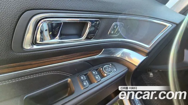 Ford Explorer 2018 thumb 9