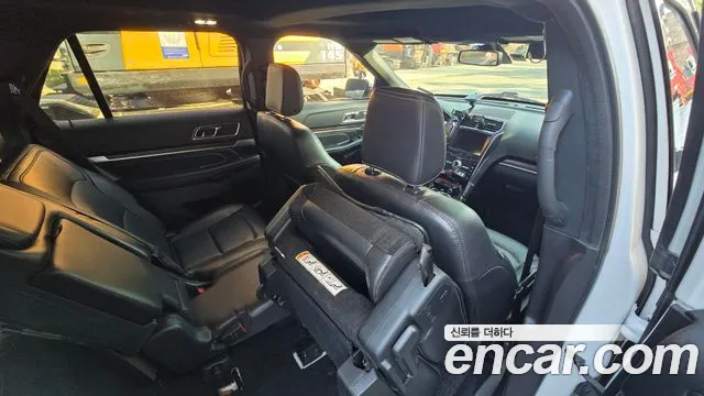 Ford Explorer 2018 thumb 10