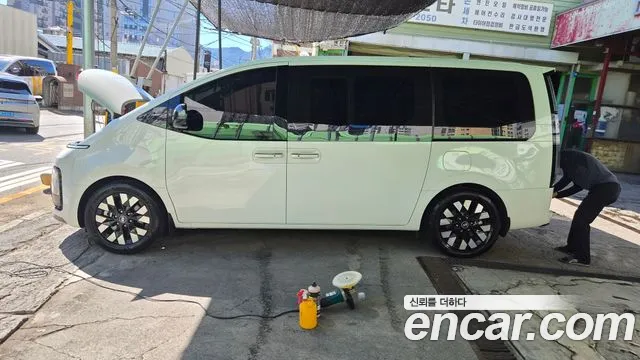 Hyundai Staria 2024 thumb 2
