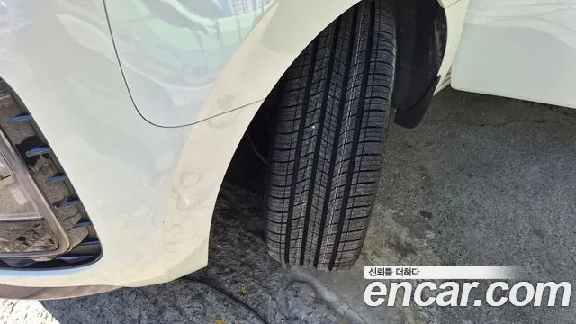 Hyundai Staria 2024 thumb 6