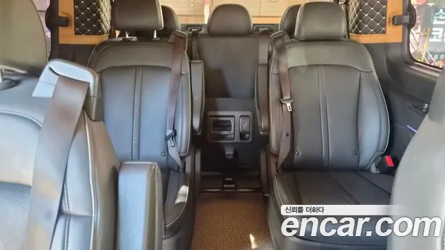 Hyundai Staria 2024 thumb 8