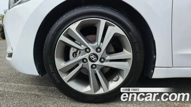 Hyundai Avante 2017 thumb 5