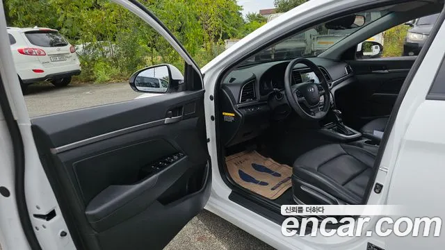 Hyundai Avante 2017 thumb 10