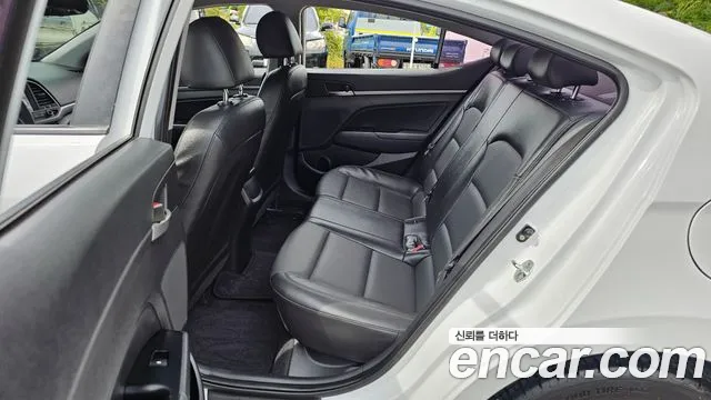 Hyundai Avante 2017 thumb 11