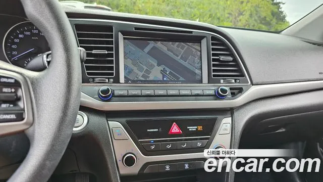 Hyundai Avante 2017 thumb 12