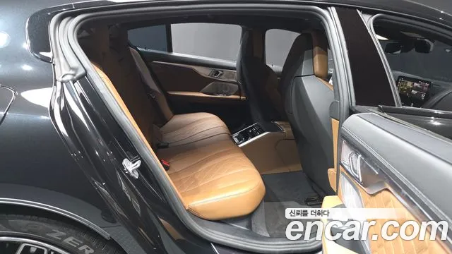 BMW M8 2024 thumb 12