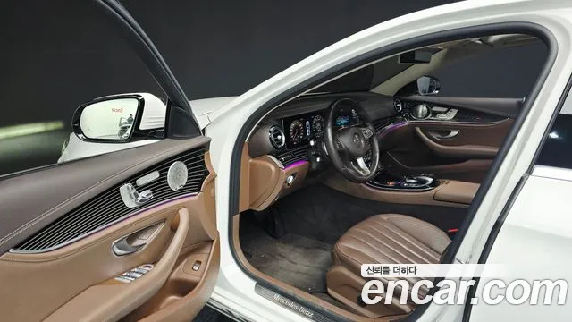 Mercedes-Benz E-Класс 2017 thumb 10