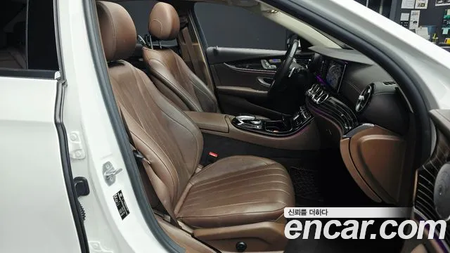 Mercedes-Benz E-Класс 2017 thumb 12