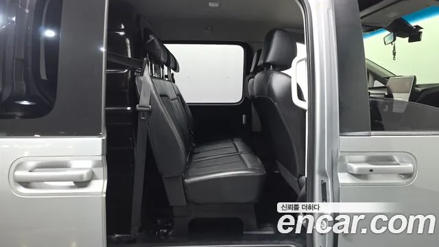 Hyundai Staria 2021 thumb 12