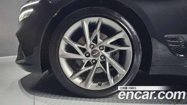 Genesis G70 2022 thumb 5