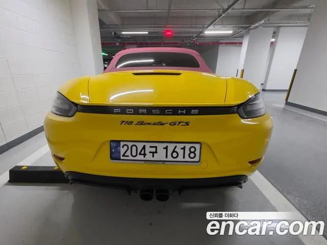 Porsche Cayman 2019 thumb 2