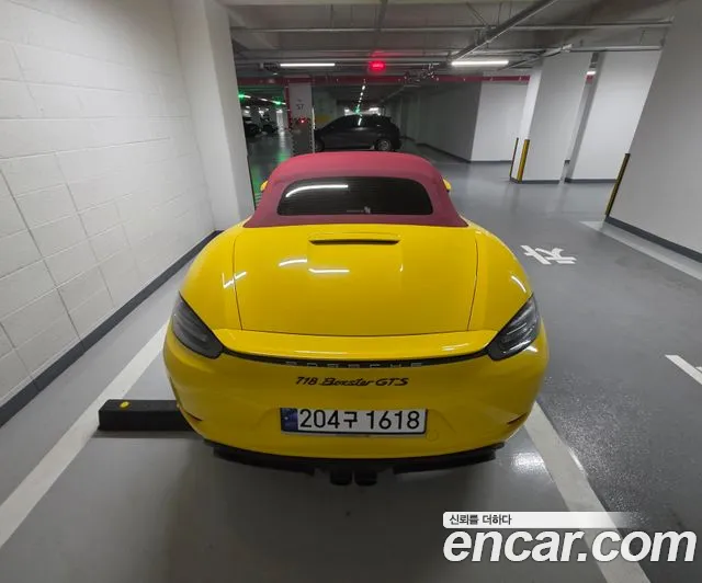 Porsche Cayman 2019 thumb 4