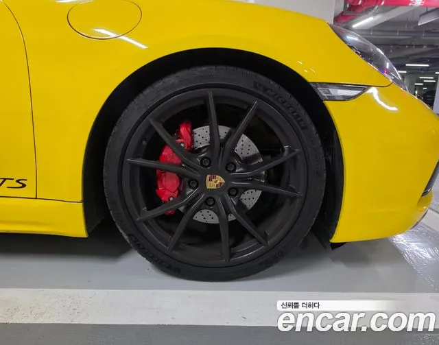 Porsche Cayman 2019 thumb 5