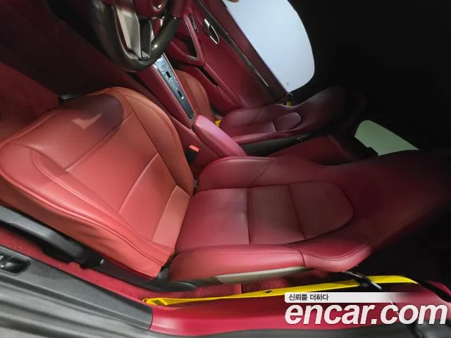 Porsche Cayman 2019 thumb 10