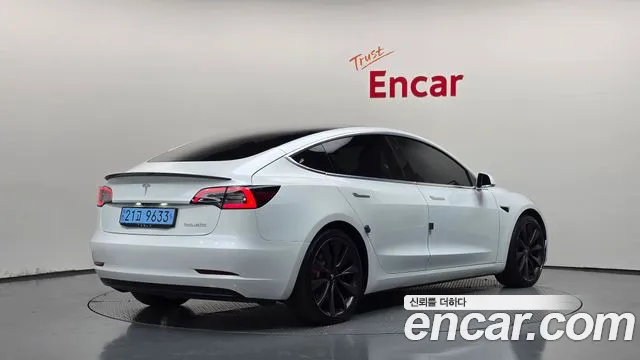 Tesla Model 3 2020 thumb 2