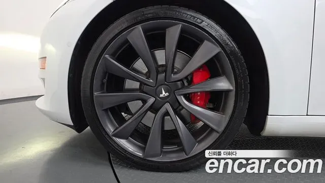 Tesla Model 3 2020 thumb 5