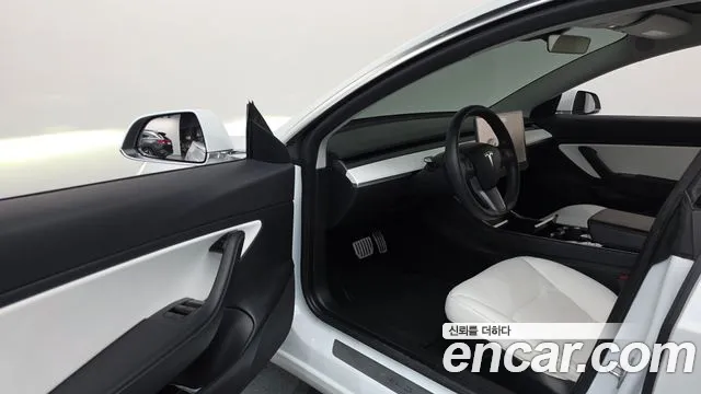 Tesla Model 3 2020 thumb 10