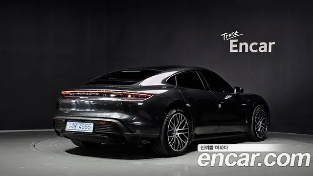 Porsche Taycan 2024 thumb 2