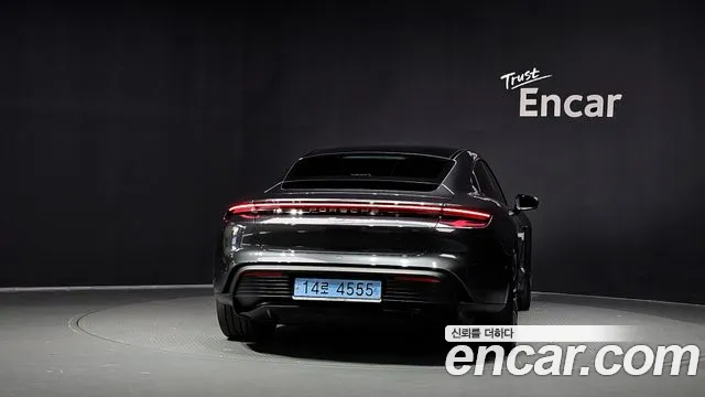 Porsche Taycan 2024 thumb 4