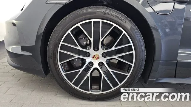 Porsche Taycan 2024 thumb 5