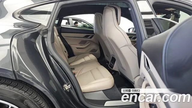 Porsche Taycan 2024 thumb 12