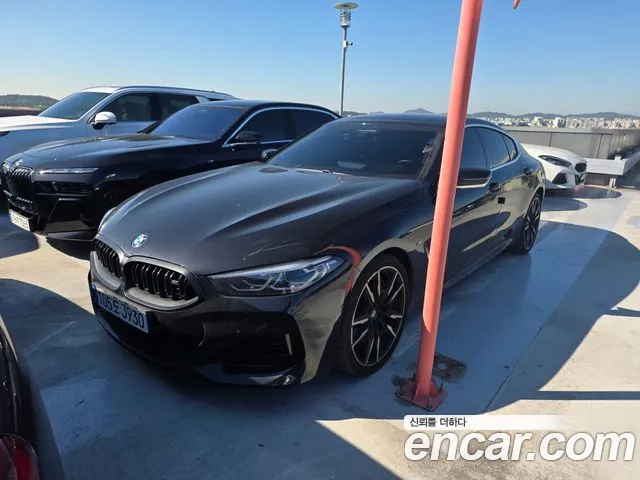BMW 8-Series 2023 thumb 2