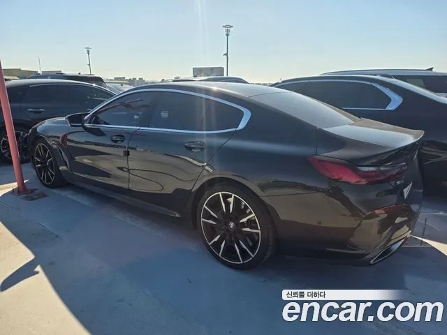 BMW 8-Series 2023 thumb 4