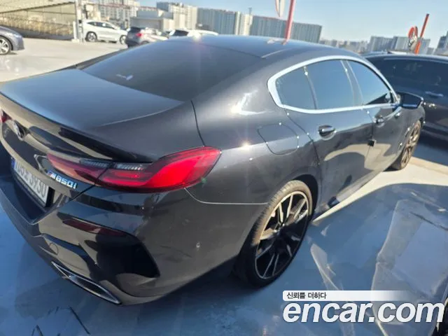 BMW 8-Series 2023 thumb 5