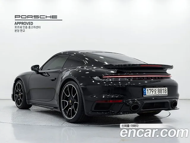 Porsche 911 2021 thumb 2