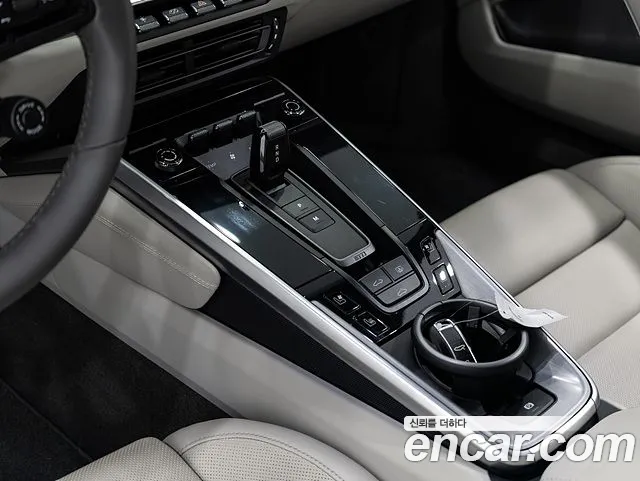 Porsche 911 2021 thumb 9
