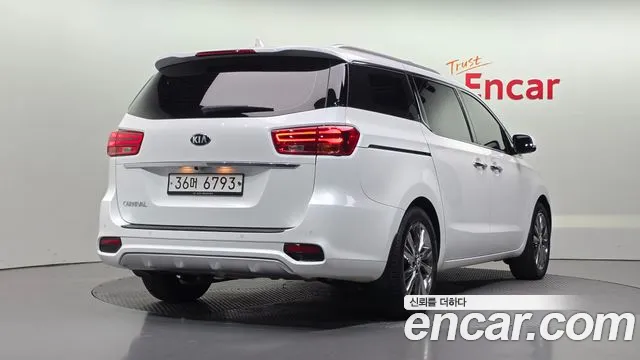Kia Carnival 2018 thumb 2