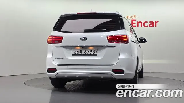 Kia Carnival 2018 thumb 4