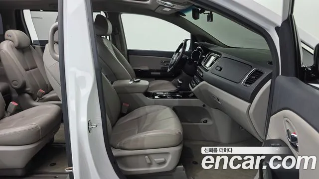 Kia Carnival 2018 thumb 10