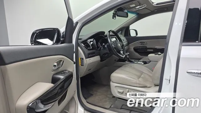 Kia Carnival 2018 thumb 12