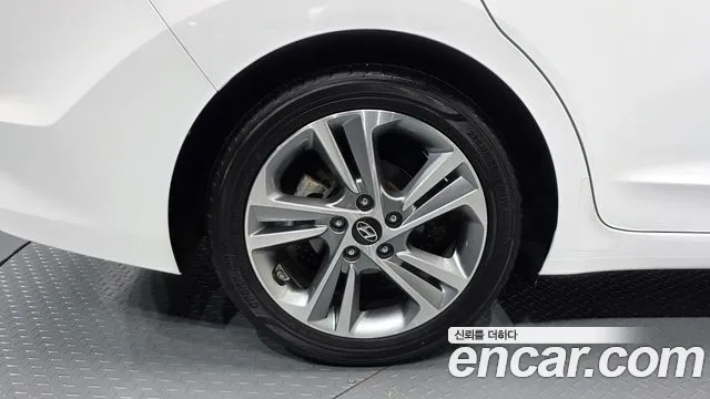 Hyundai Avante 2017 thumb 5