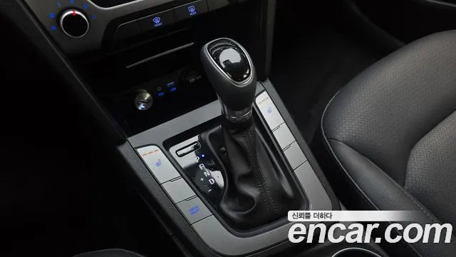 Hyundai Avante 2017 thumb 9