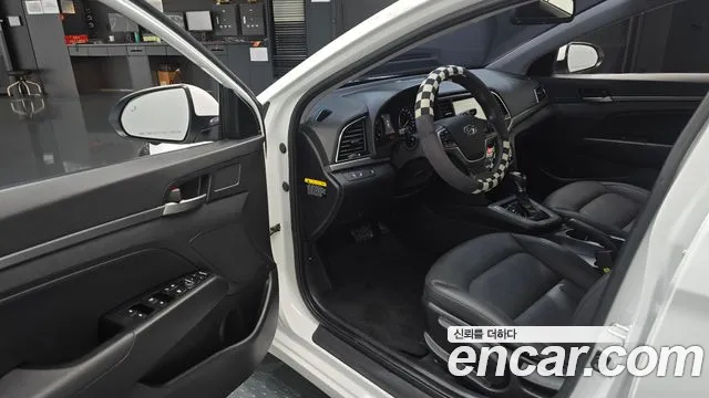 Hyundai Avante 2017 thumb 10