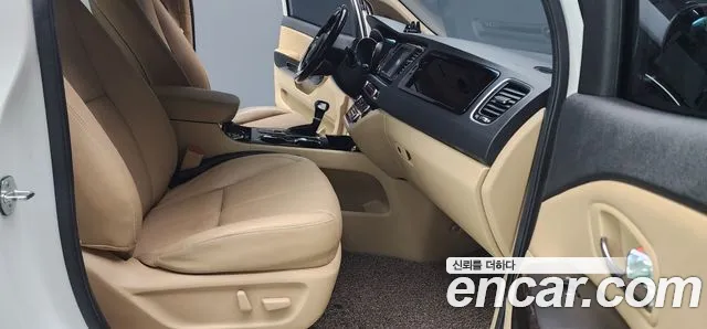 Kia Carnival 2018 thumb 8