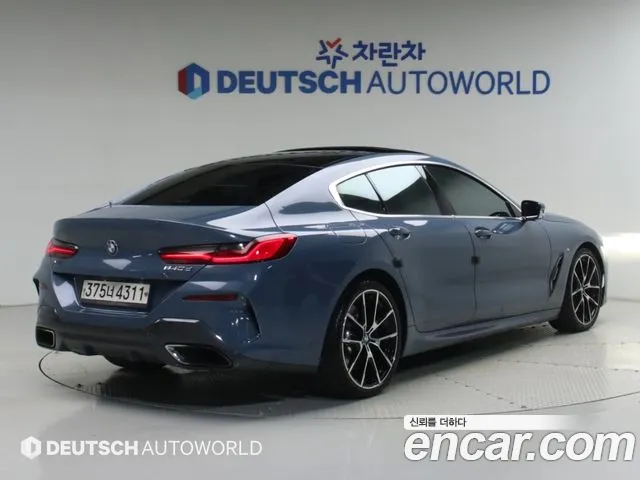 BMW 8-Series 2020 thumb 2