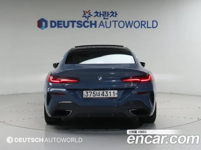 BMW 8-Series 2020 thumb 4