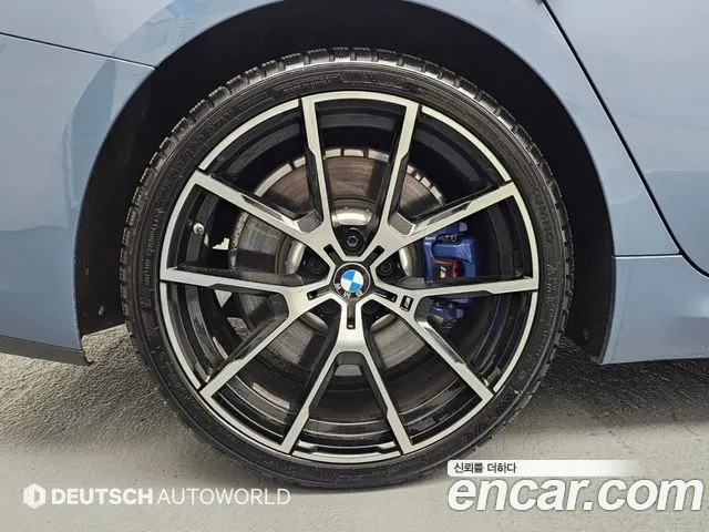 BMW 8-Series 2020 thumb 5